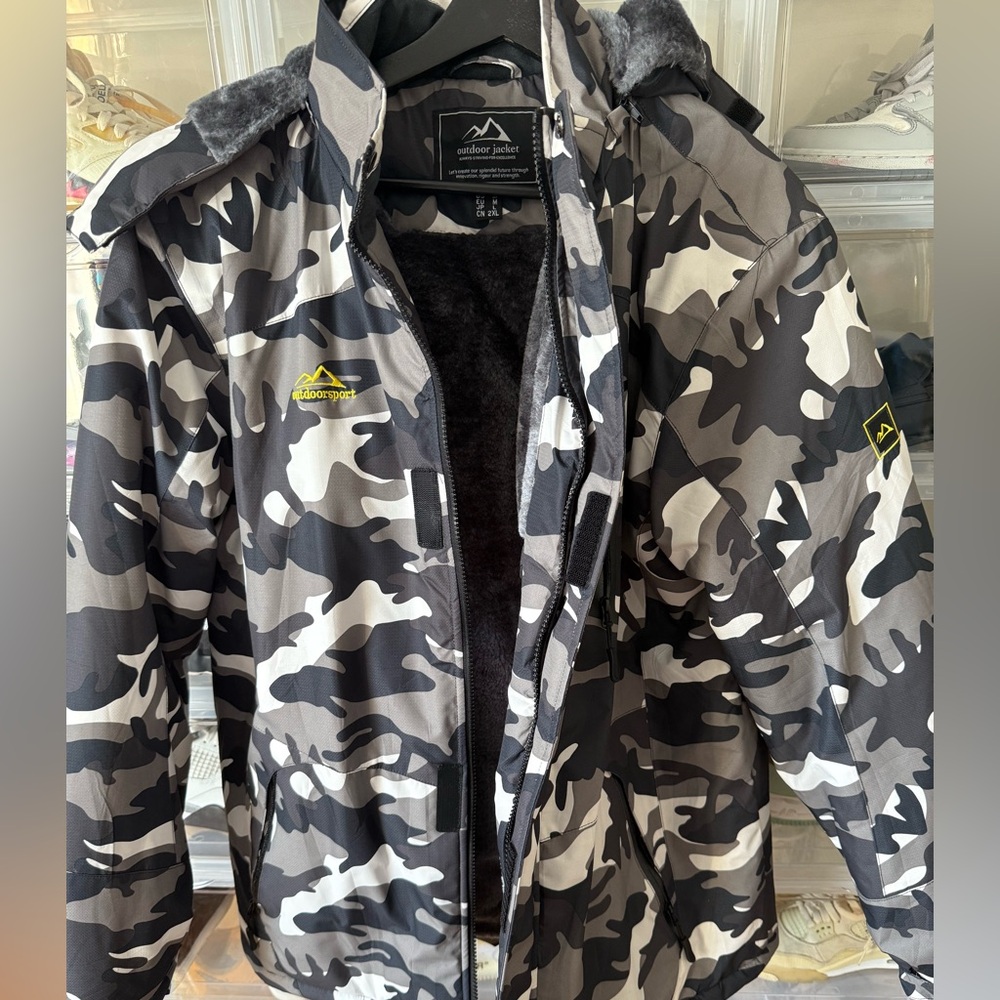 Outdoor jacket
